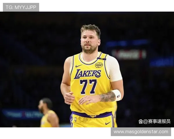 原创东契奇飞抵费城加盟湖人,周一复出迎战76人,詹姆斯状态转佳或将归队 原创东契奇飞抵费城加盟湖人,周一复出迎战76人,詹姆斯状态转佳或将归队